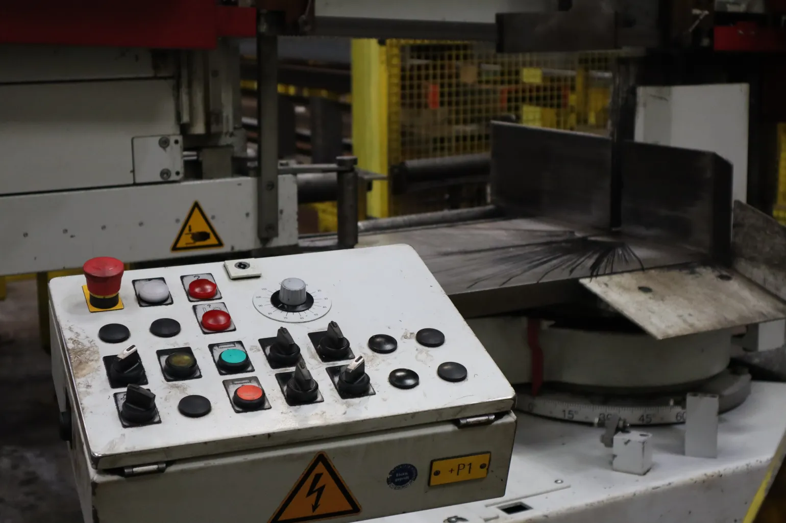 We are committed to providing convenience across the country. Our standard straight cuts for Steel Bars are available at all IMS and BM Steel depots nationwide.
Specialised Mitre Cutting
For projects requiring angled cuts, we offer a mitre cutting service. Please note that due to the specialised equipment required, mitre cuts are only available at the following selected depots: IMS Essex, BM Avon, BM Bangor, BM Cheadle, BM Liverpool, BM Morecambe, BM Nottingham, and Pulman Steel.